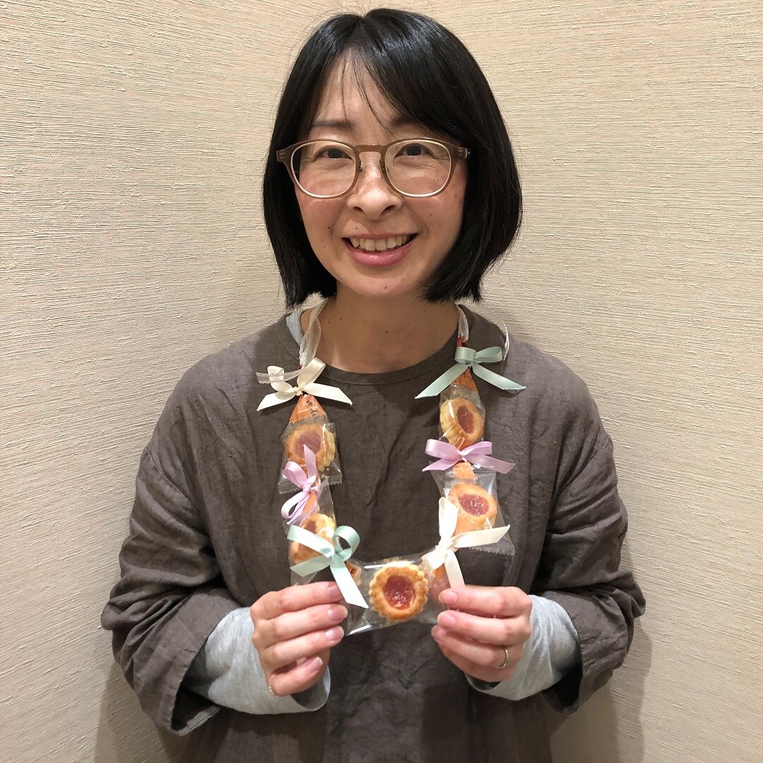 キービジュアル画像：お母さんいつもありがとう！｜お菓子の首飾り