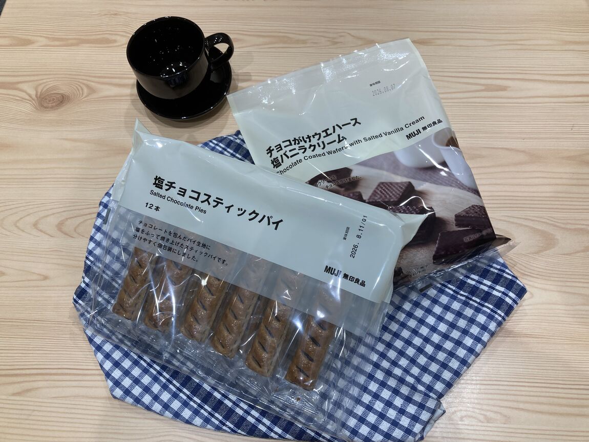 「チョコがけウエハース　塩バニラクリーム」と「塩チョコスティックパイ」の画像