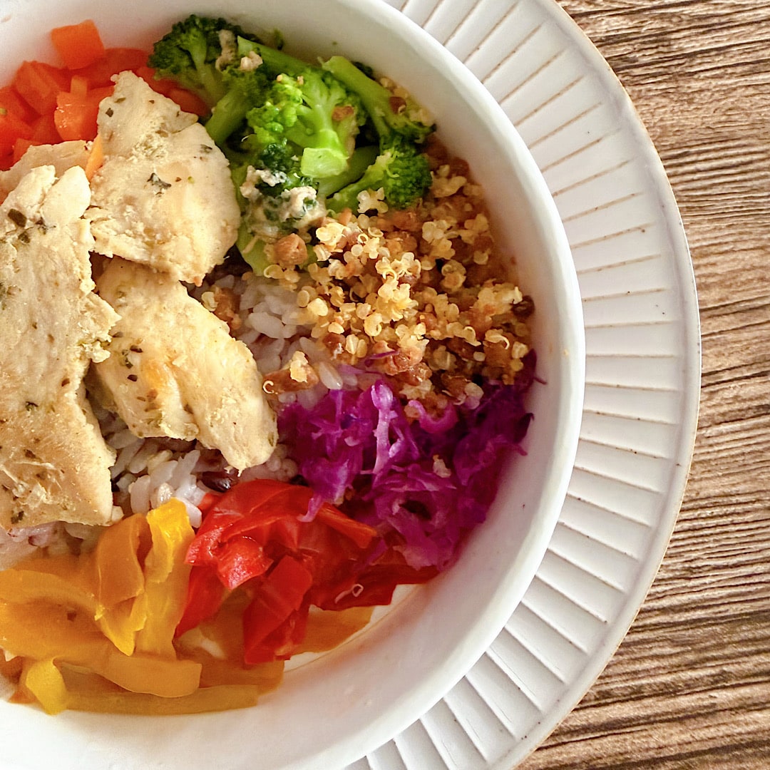 【カラフルタウン岐阜】スパイスチキンと彩りサラダ