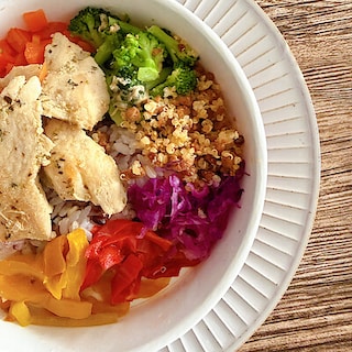 【カラフルタウン岐阜】スパイスチキンと彩りサラダ