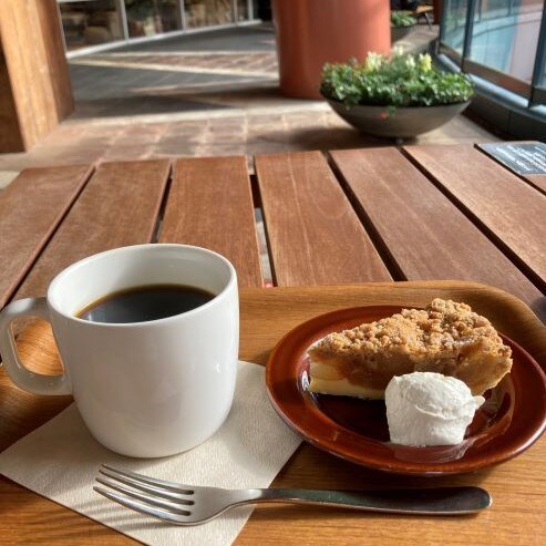 ホットコーヒーとアップルパイ