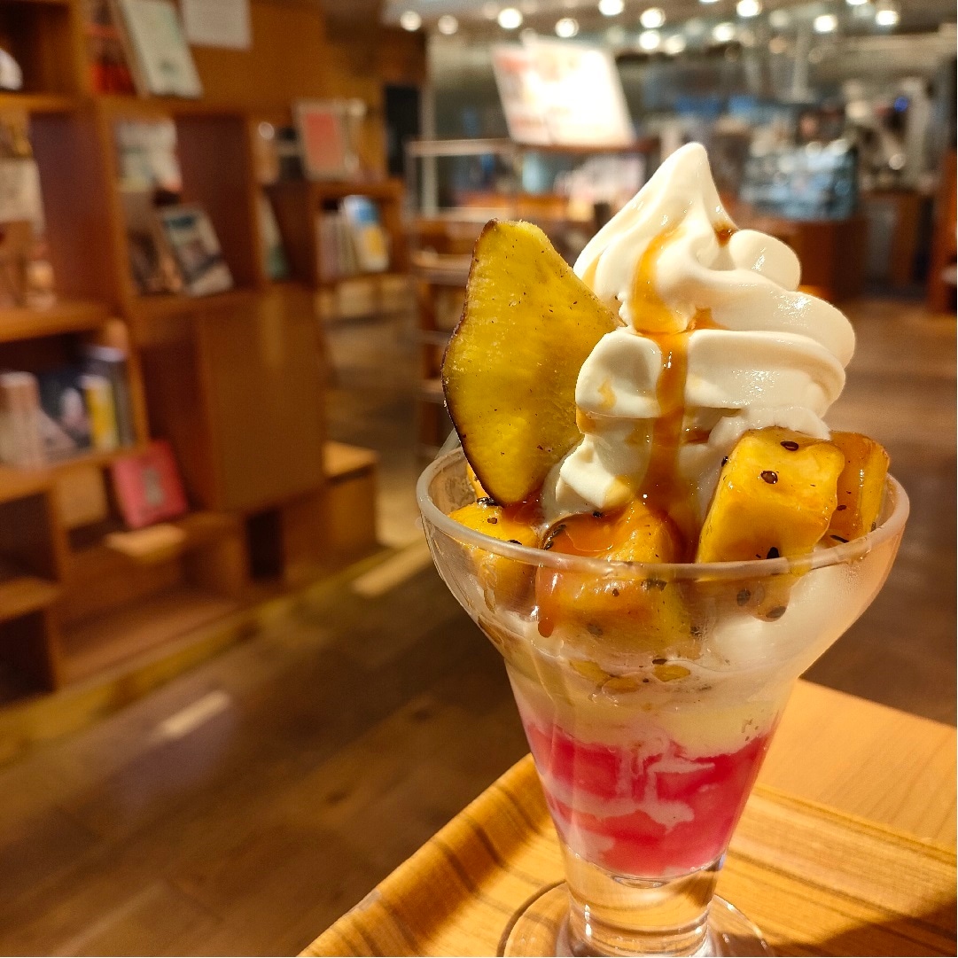 りんごとさつまいもの贅沢パフェ