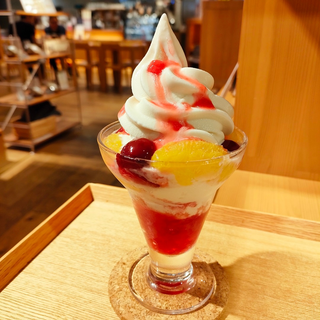 チェリーパフェ