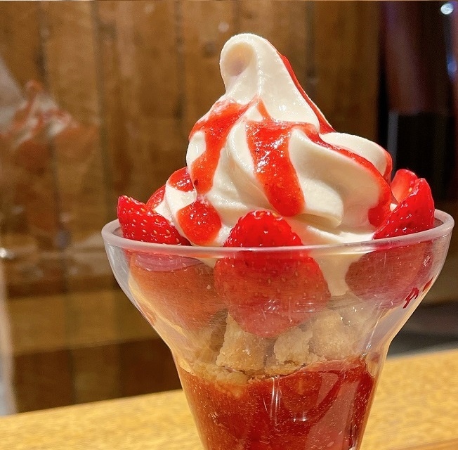 いちごパフェ