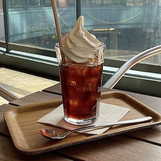 【CafeMUJIキャナルシティ博多】プラス３００円でフロートに、トッピングソフトクリーム