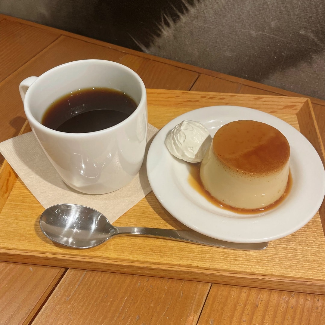 ホットコーヒーとプリン