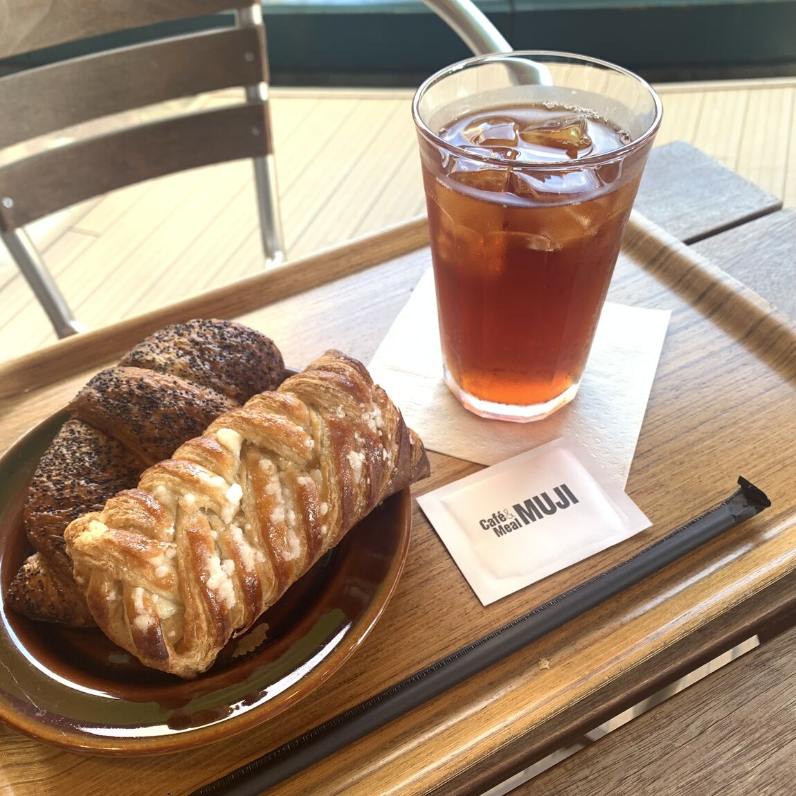 パンとアイスティー