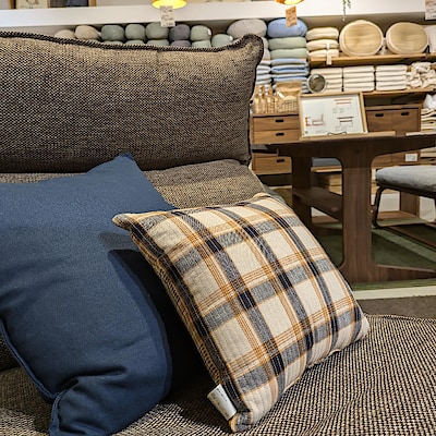 【新百合丘オーパ】～暮らしに彩りを～残反 マドラスチェッククッション