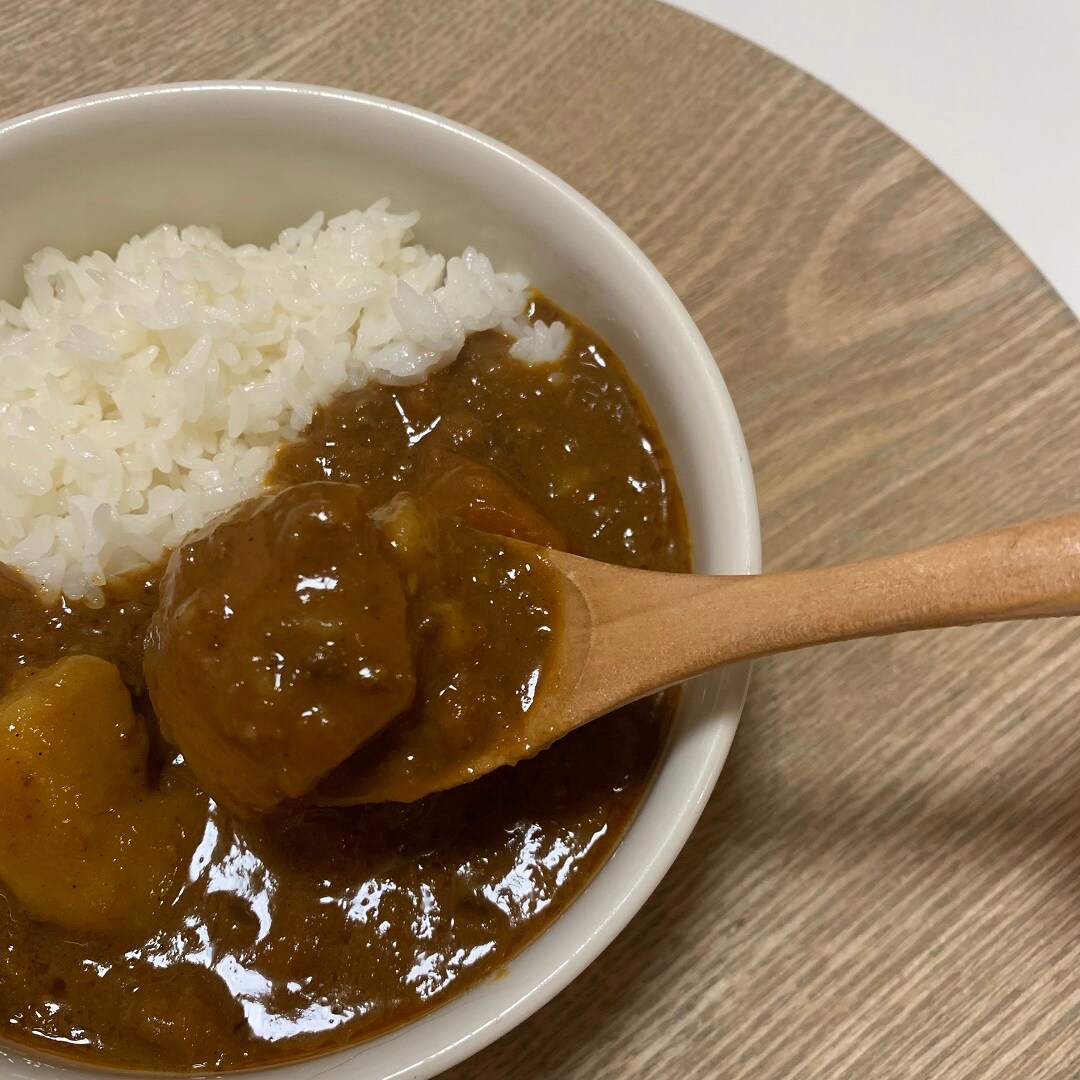 カレーとスプーン