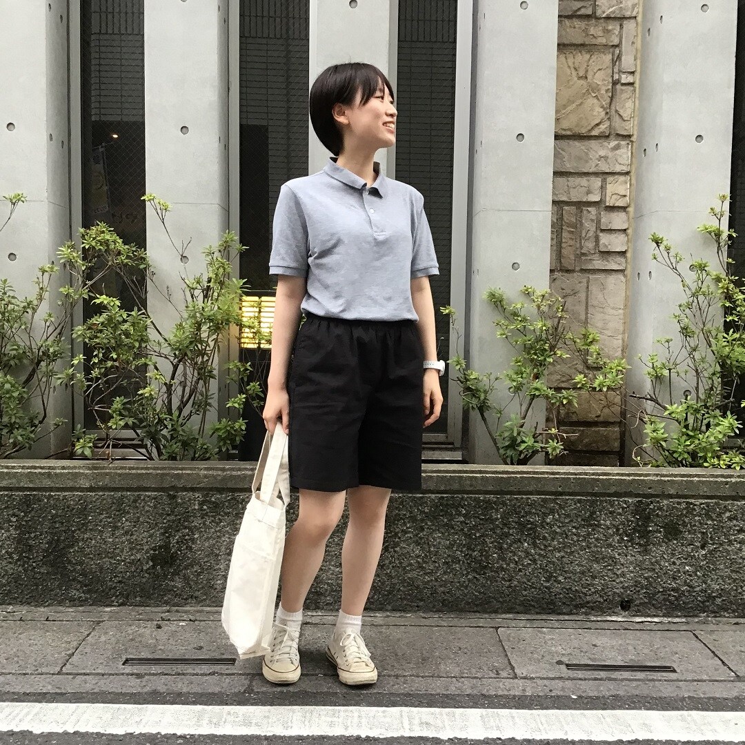 ポロシャツとショートパンツのコーディネート