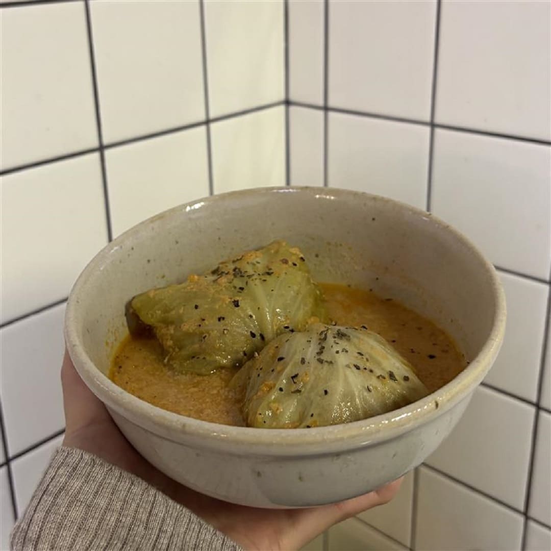 「スープパスタの素 海老とチーズのトマトクリーム」でつくるロールキャベツ