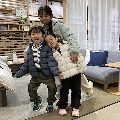 【ららぽーと名古屋みなとアクルス】(真ん中)お姉さん身長135ｃｍ　(左)妹さん身長105ｃｍ　(右)弟さん身長106ｃｍ