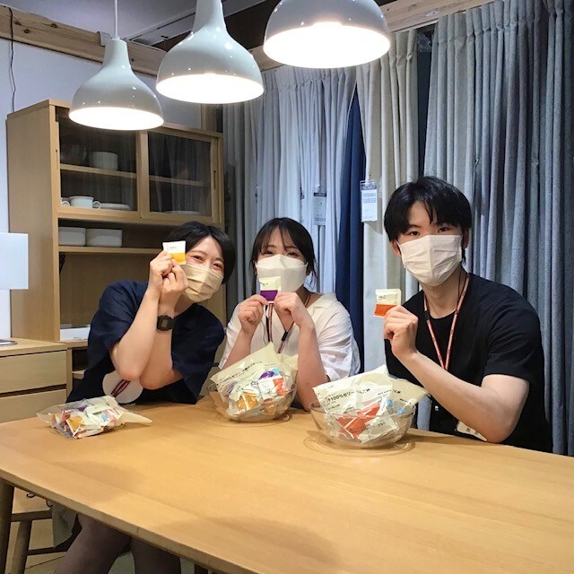 【家族団らん風写真Ａ】