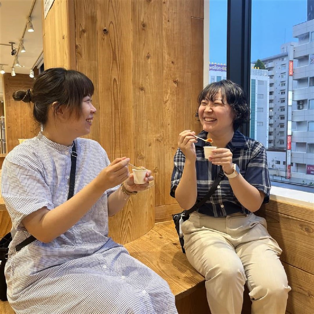 スタッフ試食中の様子