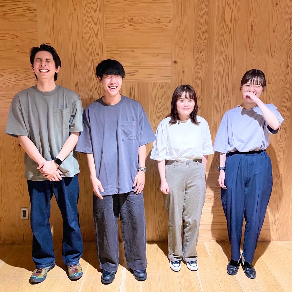 スタッフの集合写真