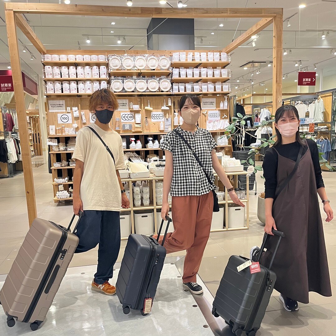 スタッフとハードキャリーケース