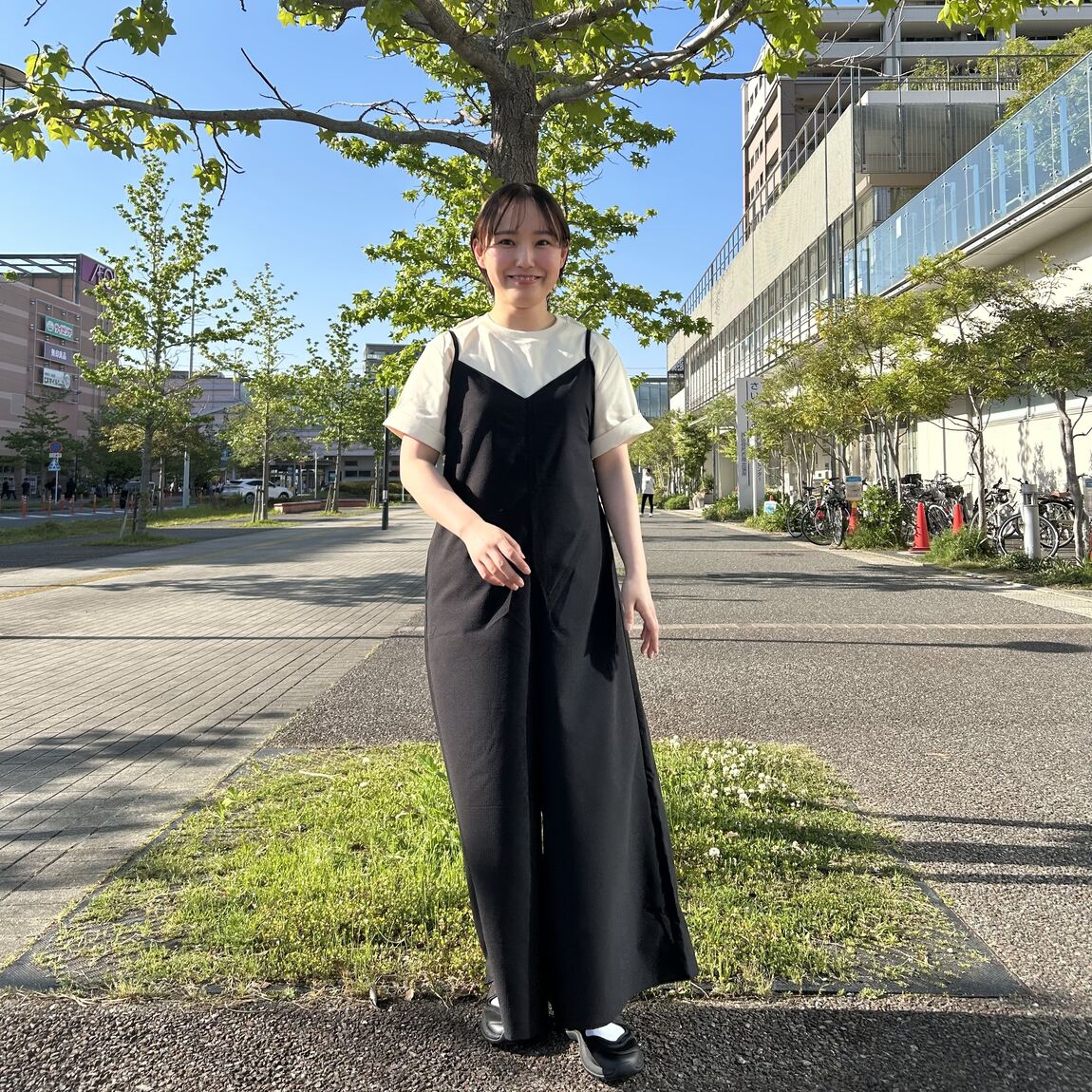 立っている女性