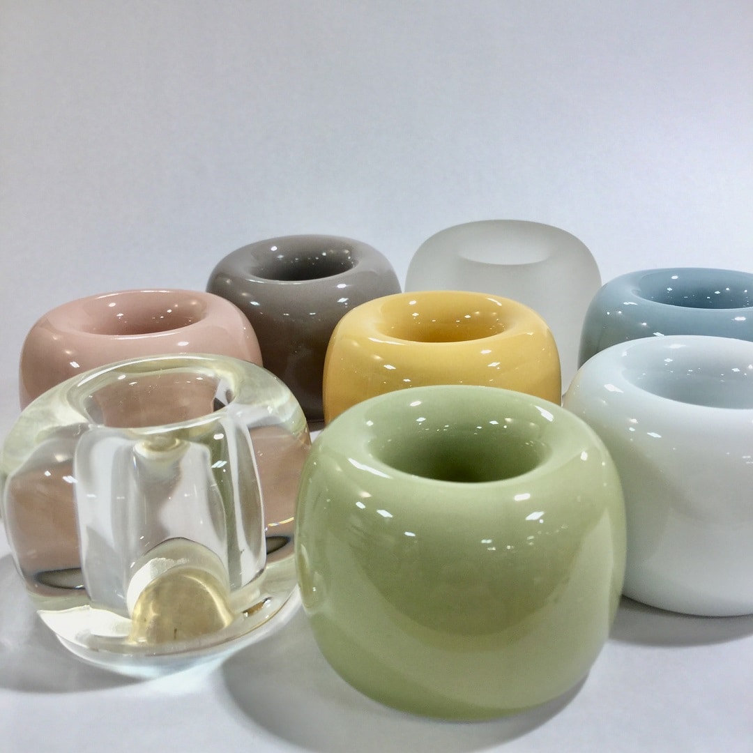 キービジュアル画像：立てて見せる歯ブラシスタンド｜定番商品