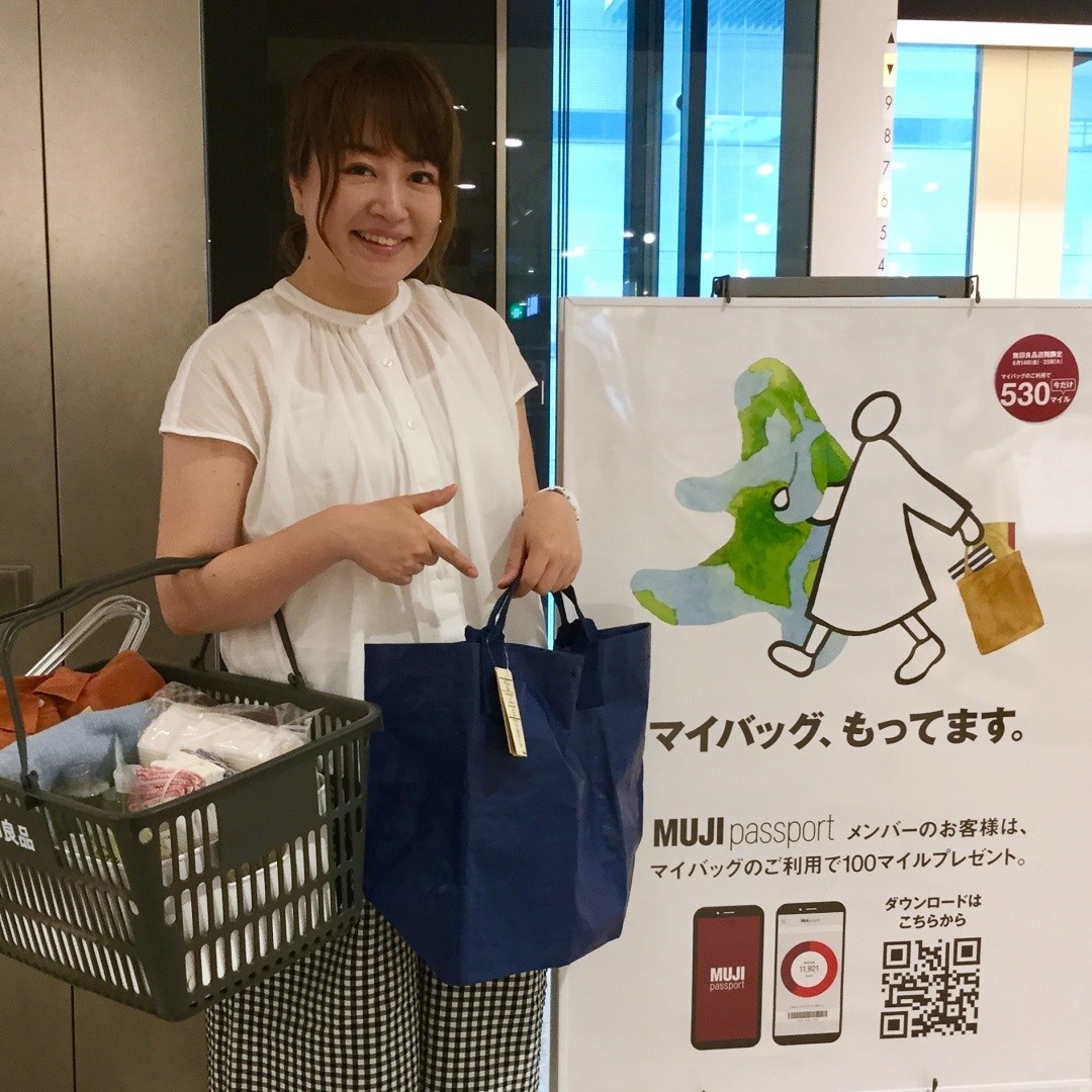 キービジュアル画像：人気バッグの容量はどれくらい？　カゴいっぱいの買い物で試してみました。