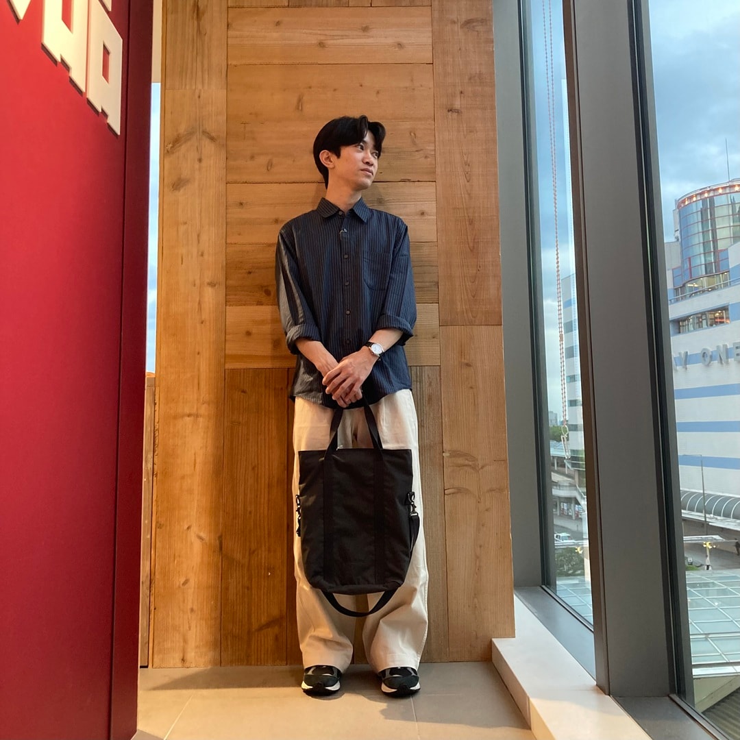 シャツを着た男性