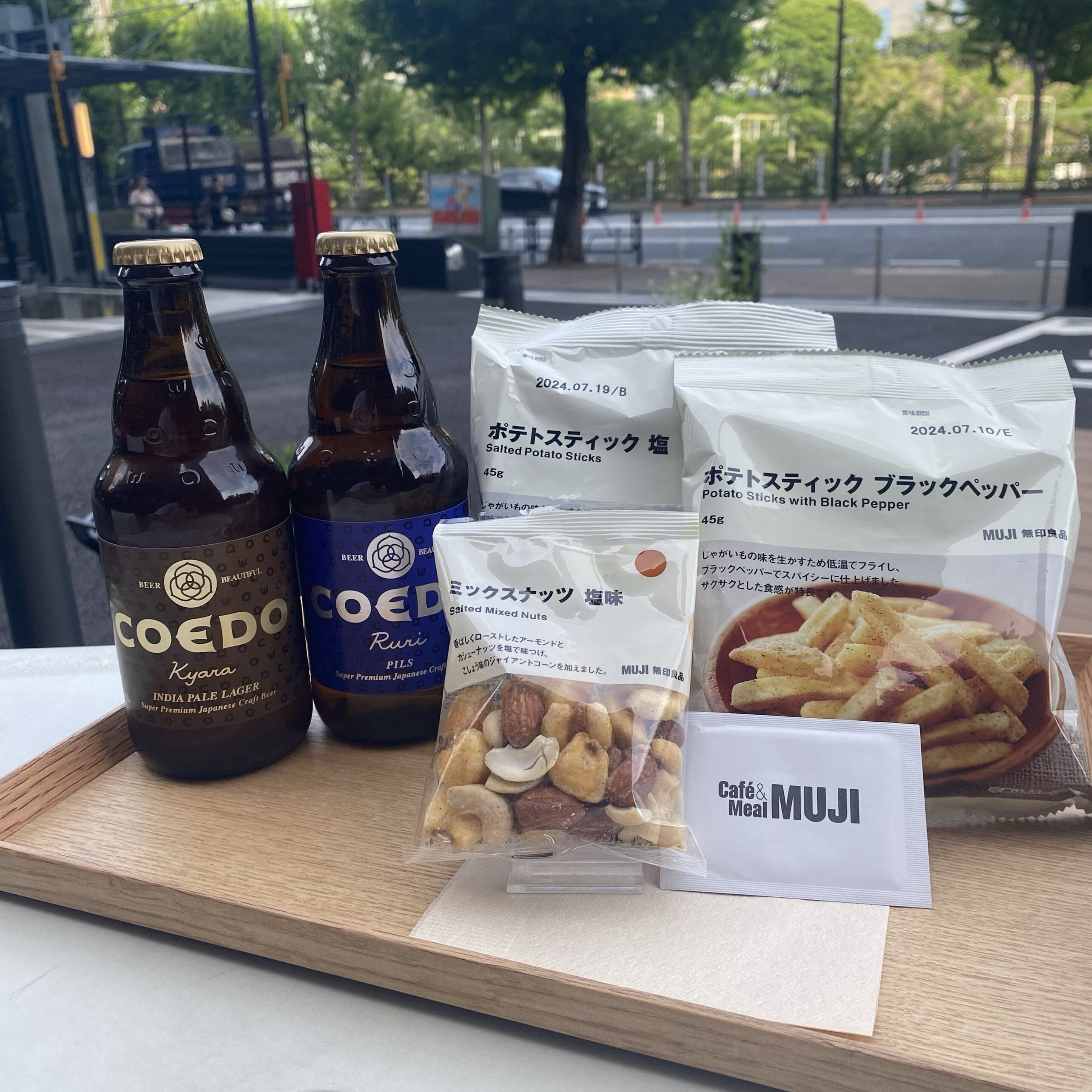 瓶ビール、お菓子