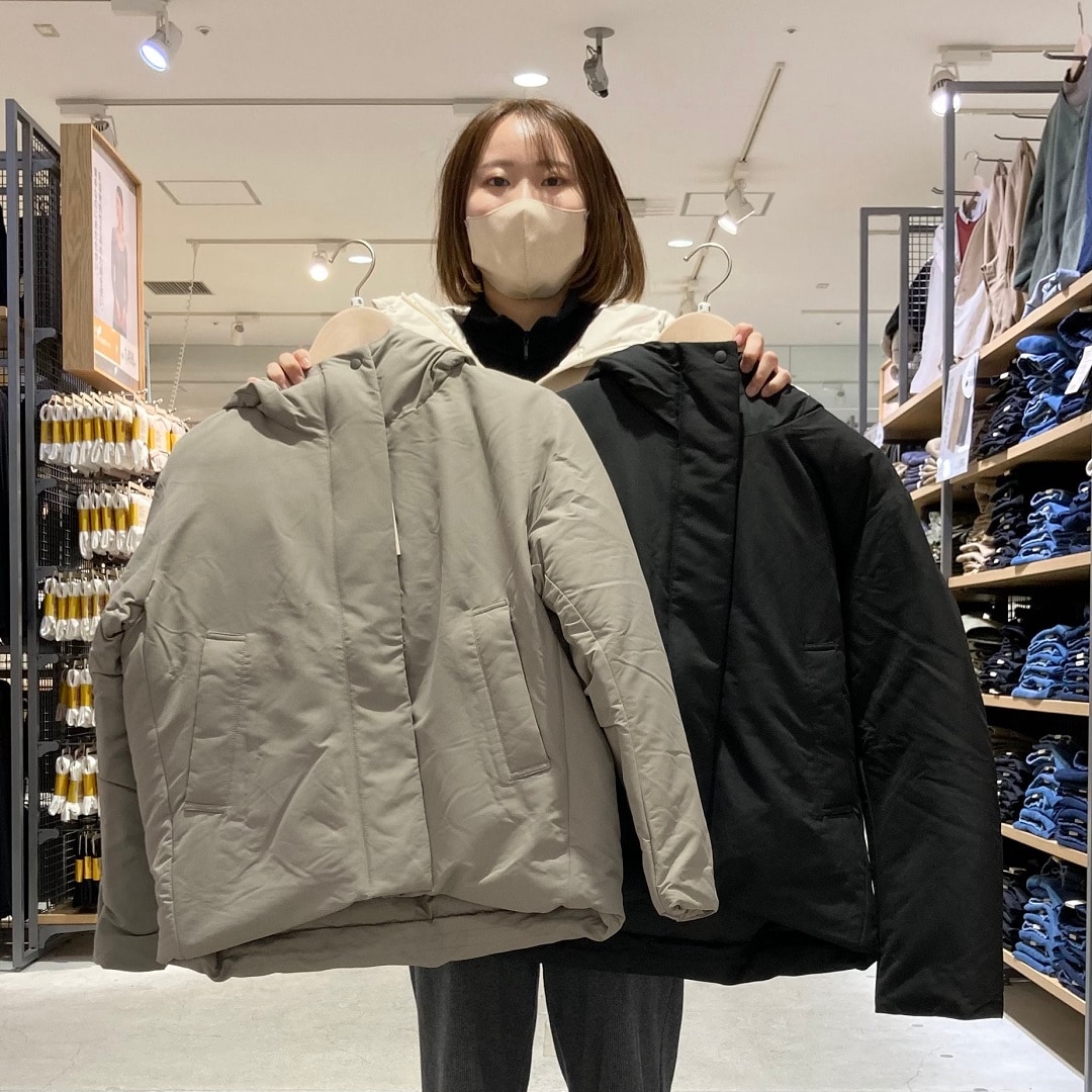 【イオンスタイル河辺】撥水フードジャケット2種類持っているスタッフの画像