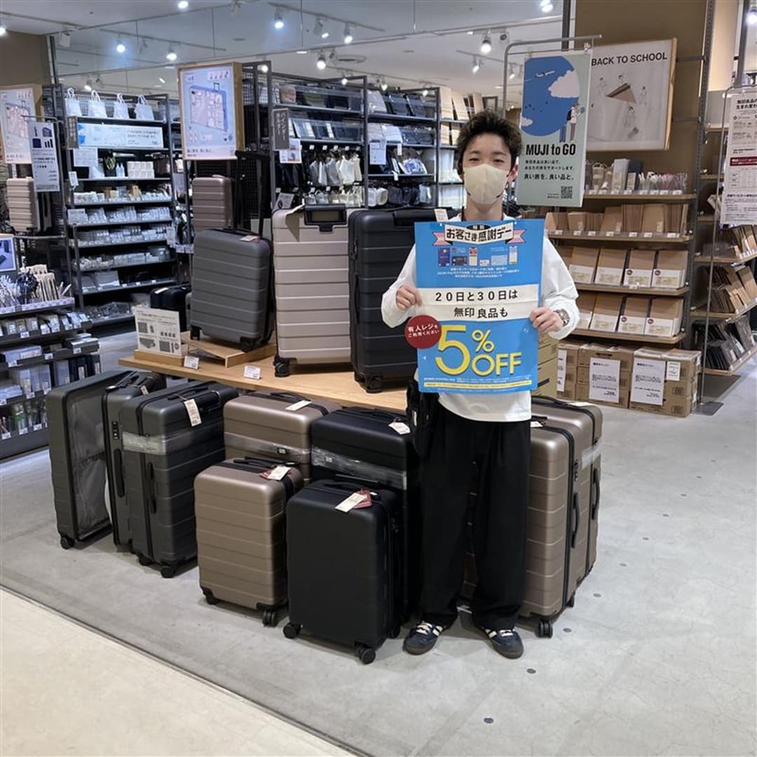 スタッフとポスター