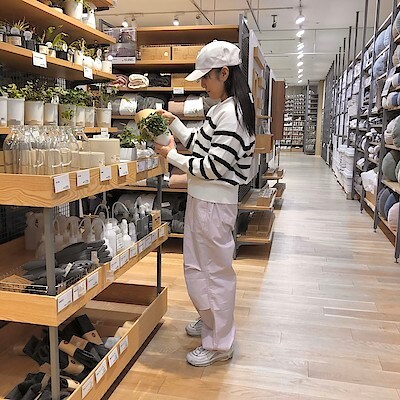 【イオンスタイル河辺】　身長　157㎝