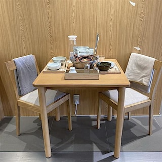 【イオンモール高の原】どんな部屋にも馴染みやすいラバーウッド材テーブル