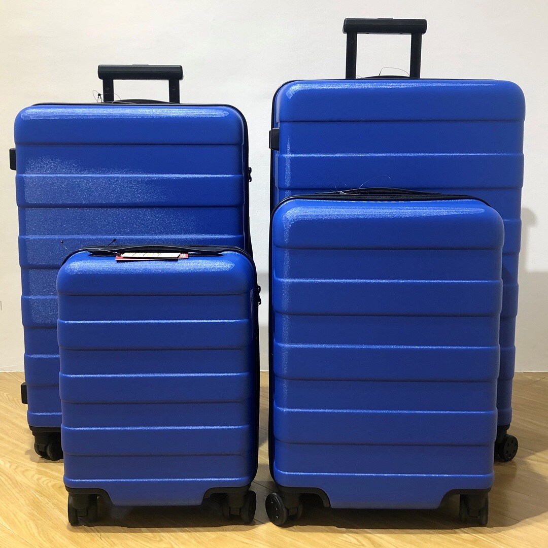 キービジュアル画像：夏休みの旅行グッズ