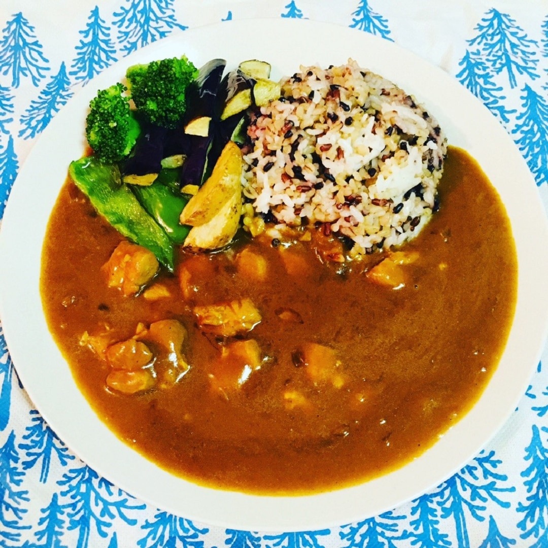 キービジュアル画像：味良しコスパ良し　新作カレー