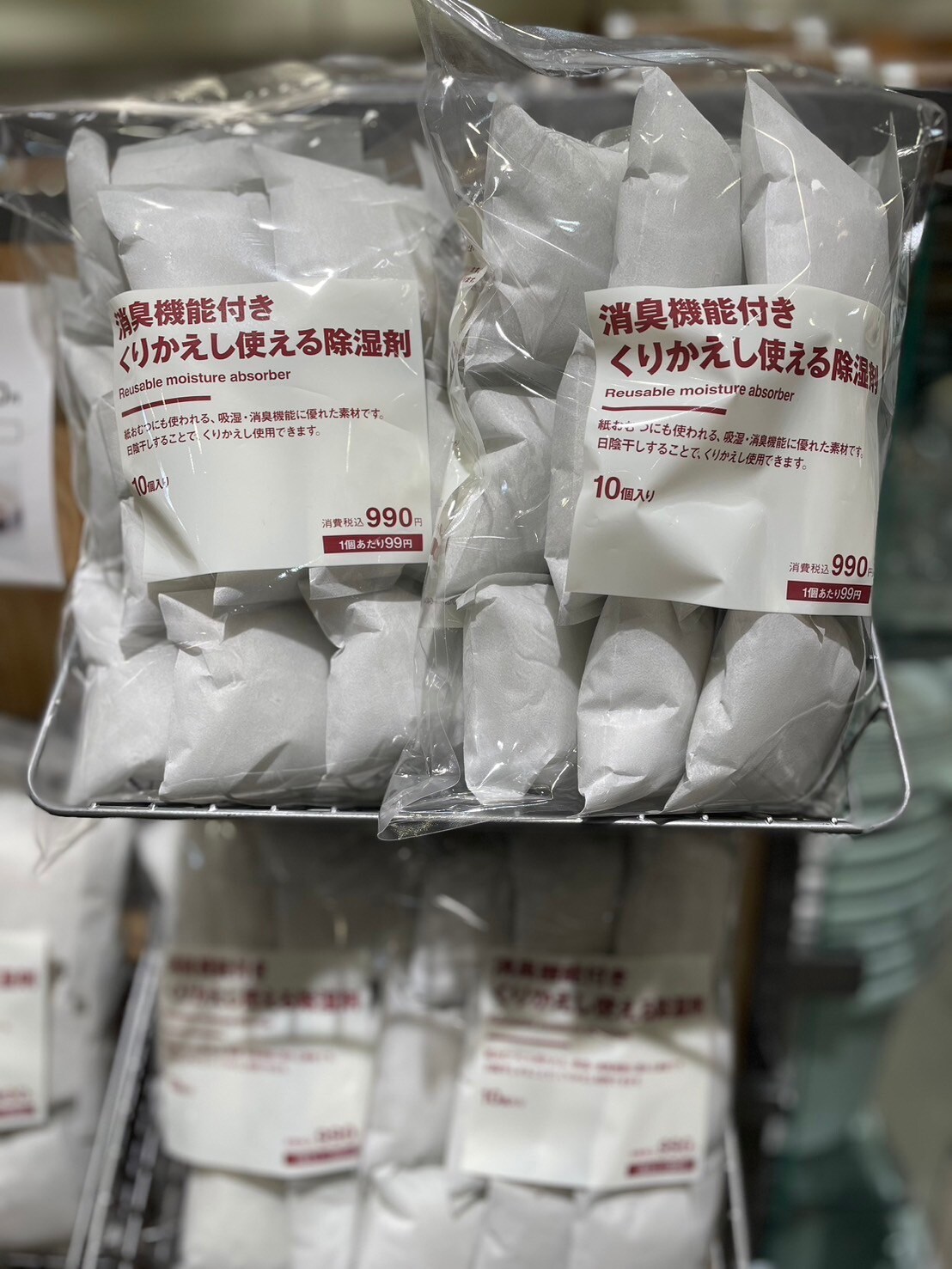 店頭に並んだ除湿剤