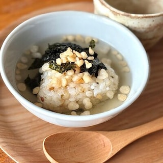 【調布パルコ】新商品の冷凍おにぎり活用　たぬき風だし茶漬けと梅昆布茶漬け