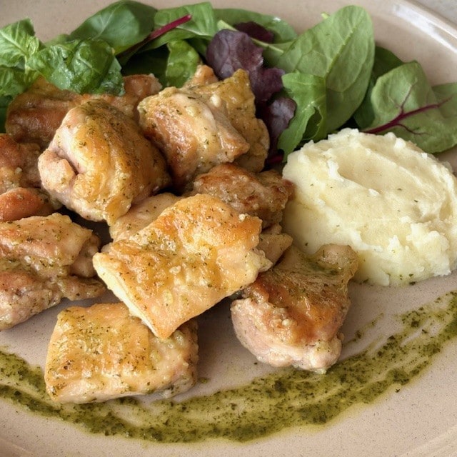 チキンソテーバジルソース