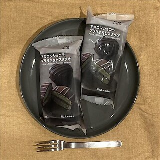 【MARK IS静岡】マカロンショコラ　プラリネ＆ピスタチオのご紹介！