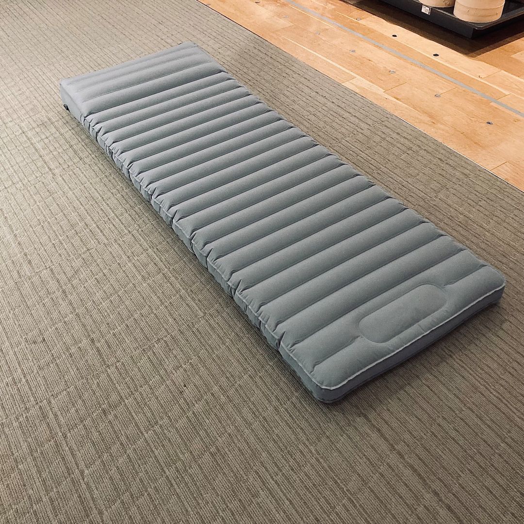 空気でできたマットレス全体画像