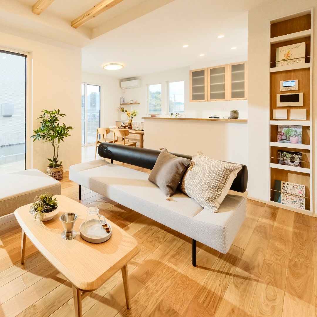 House on the Hill Sweatshirt (Black) The Haunting of Hill House