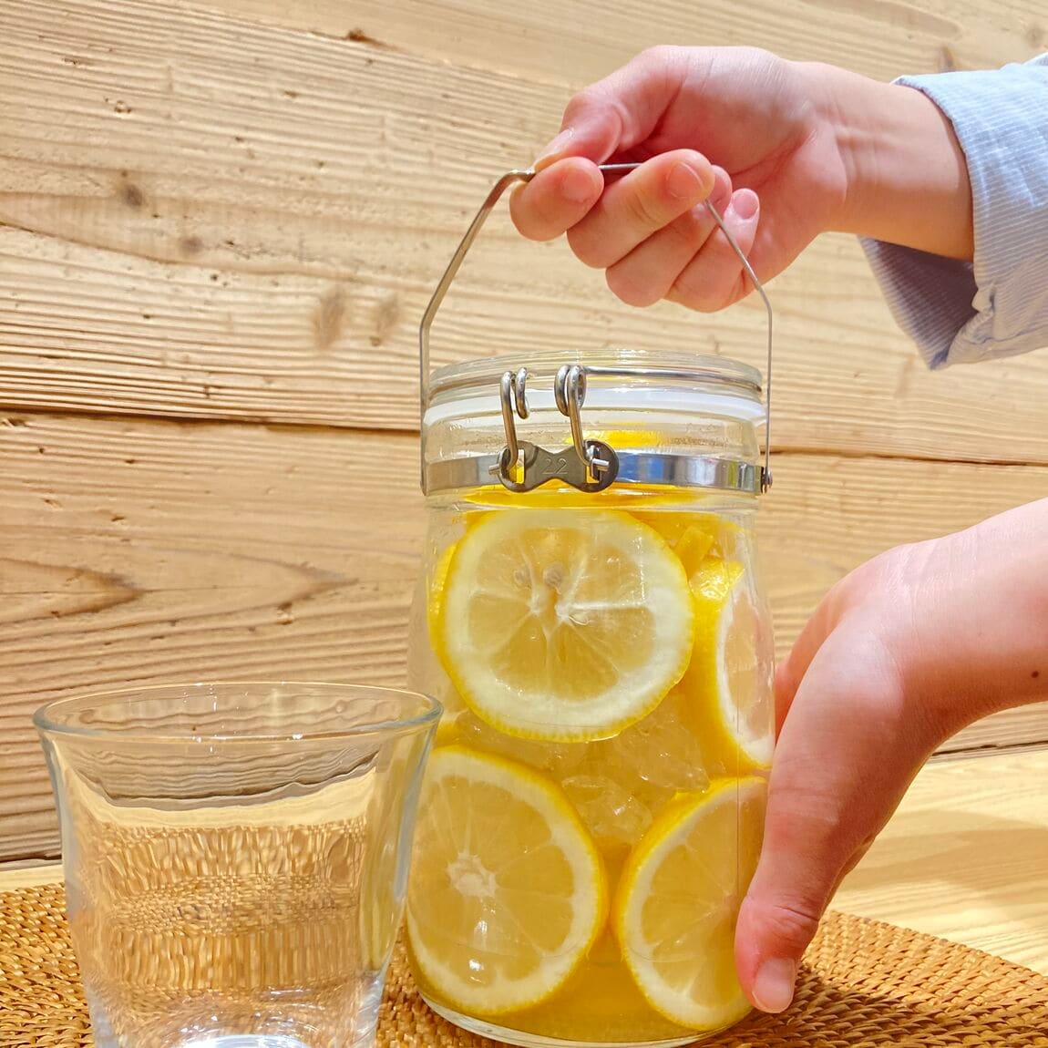 【イオンモール鈴鹿】｜取っ手付き　果実酒用ビン