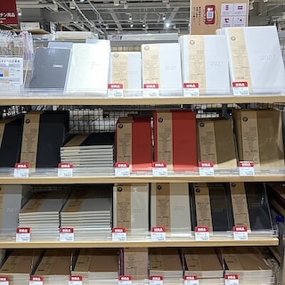【イオンモール鈴鹿】12月はじまりのスケジュール帳・カレンダー入荷しております