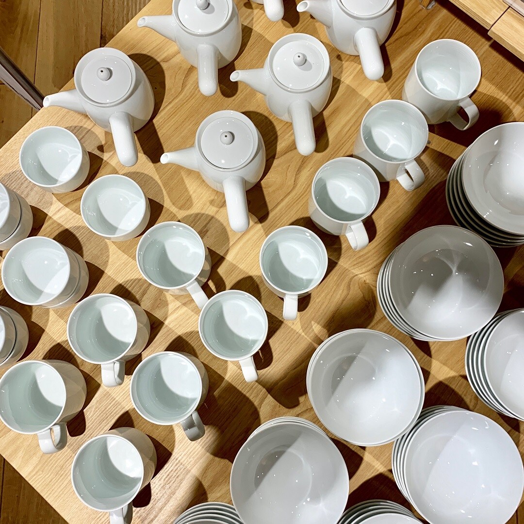 キービジュアル画像：わけあり白磁食器販売してます｜スタッフのおすすめ