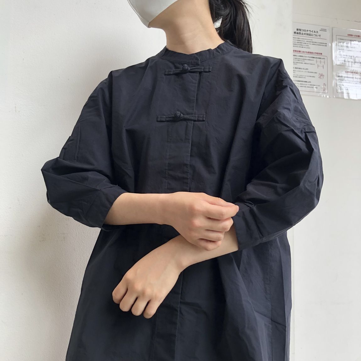 ポプリン　結び釦　黒ＴＯＰ