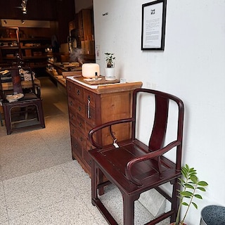 【青山】大型の古家具
