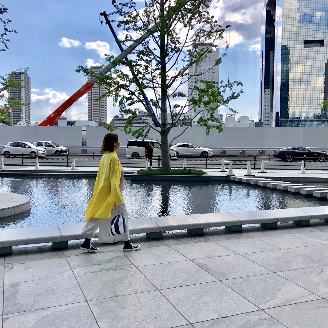 キービジュアル画像：鮮やかなカラーの服で夏をいろどる