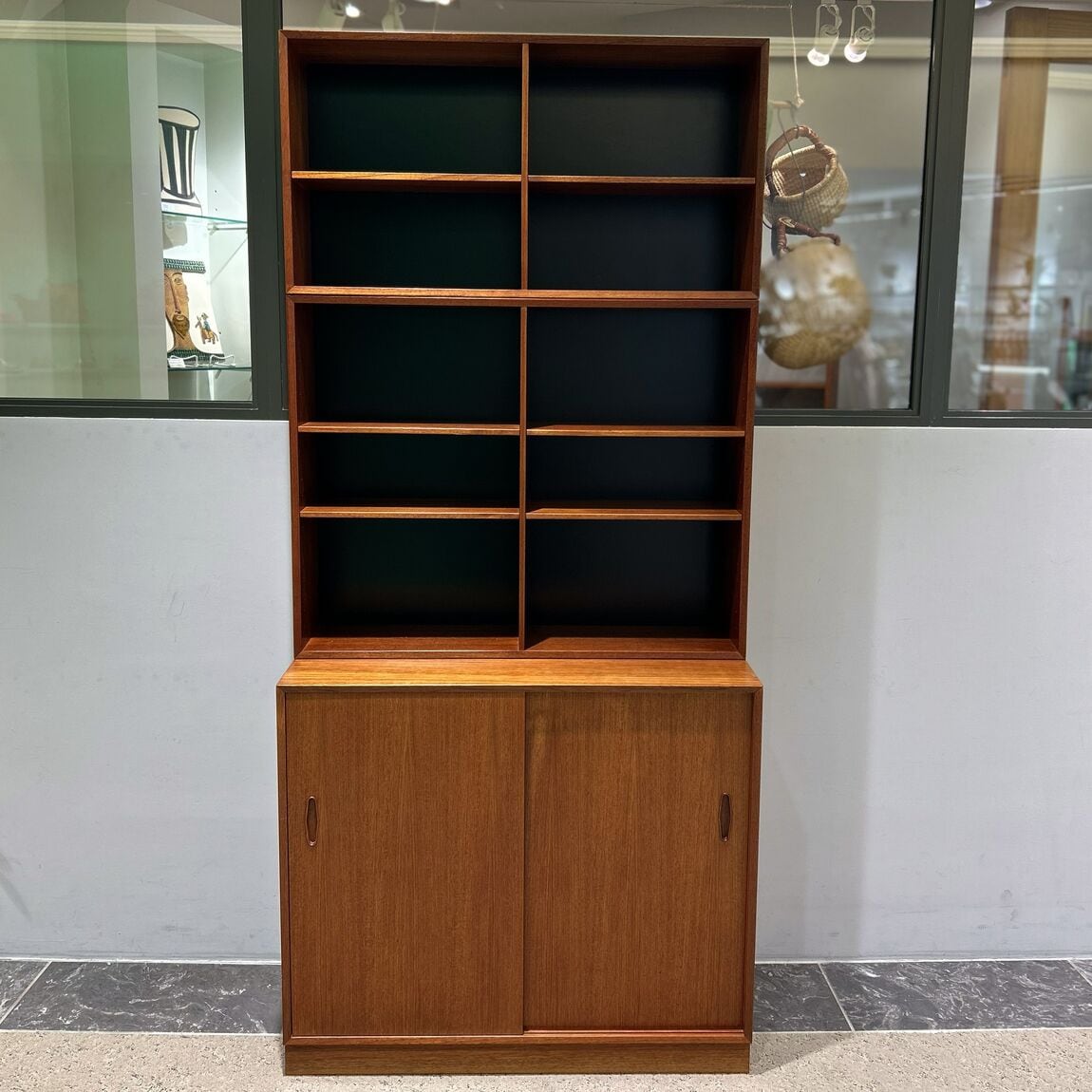 VINTAGE BOOKSHELF010