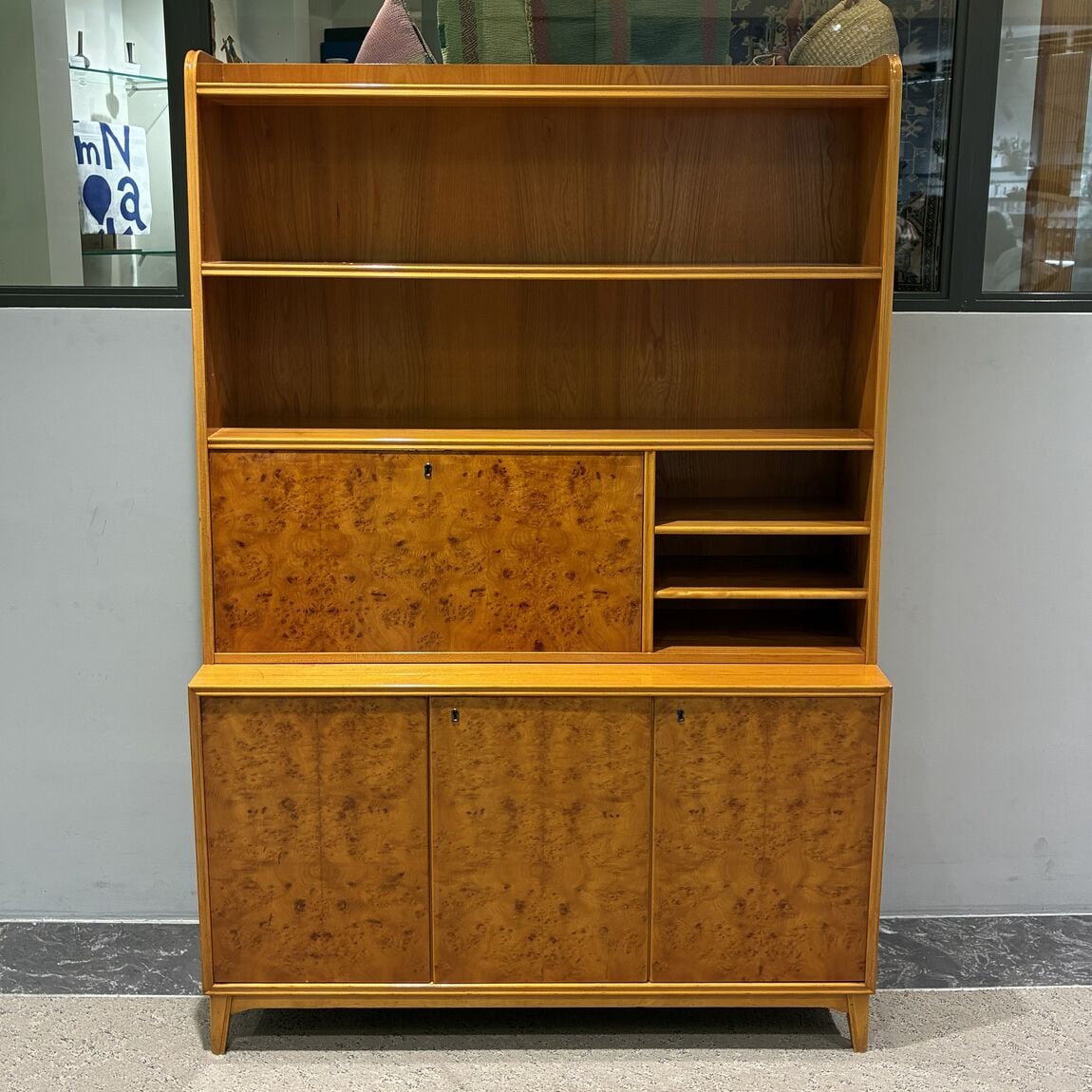 VINTAHE BOOKSHELF01