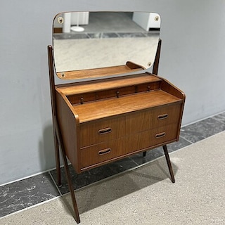 【デリエ・イデー丸の内】VINTAGE DRESSER