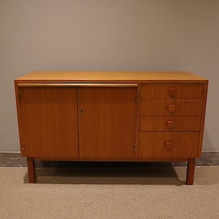 【デリエ・イデー丸の内】ヴィンテージ家具のご紹介～コンパクトなサイドボード～