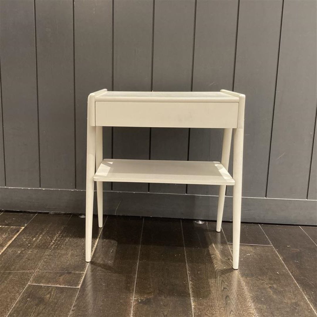 サイドテーブル