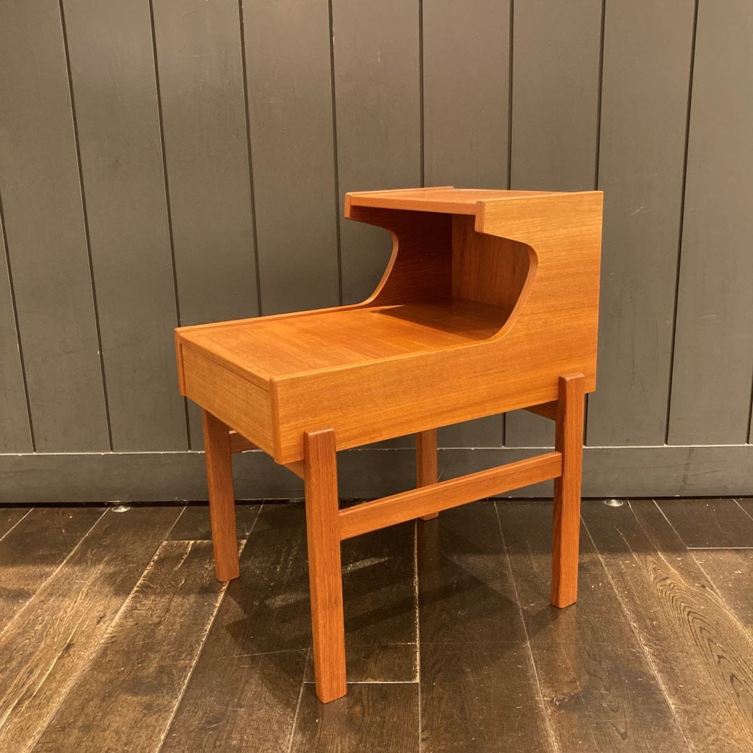 サイドテーブル