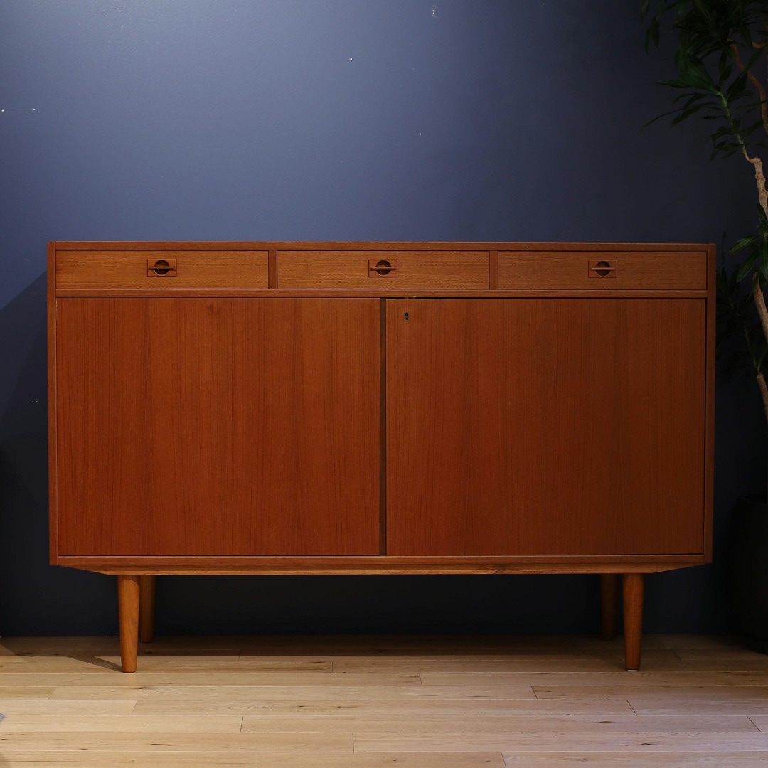 VintageSideBoard1